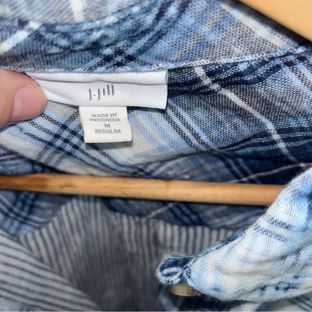 J. Jill Blue Dye Plaid Button Down Stone Wash Blue Women’s Medium - Picture 7 of 7